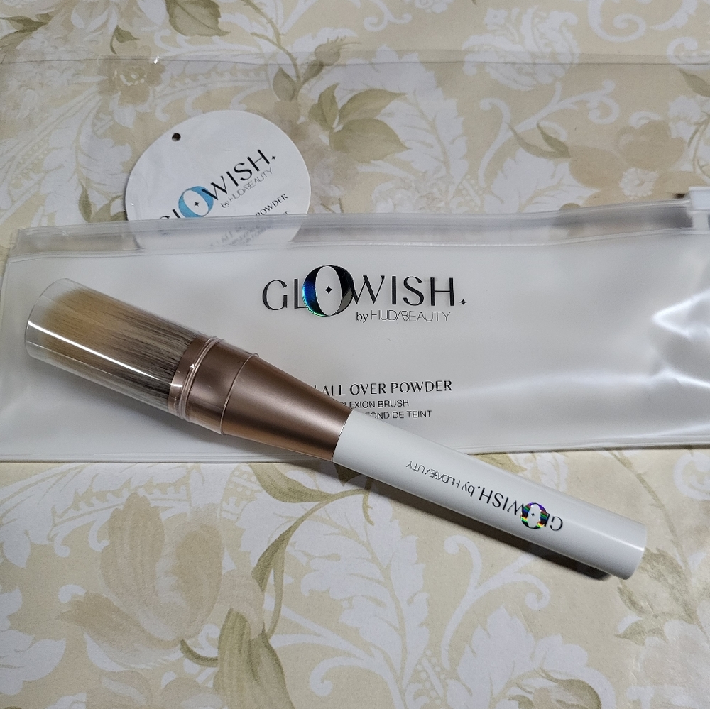 Huda Beauty Glowish Face All Over Powder Complexion Brush, NIB, Full Size